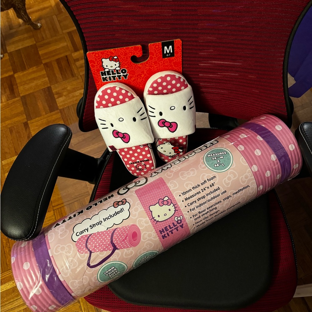 Hello kitty yoga mat + slippers bundle